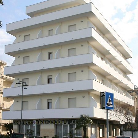 Hotel Holiday ペスカーラ エクステリア 写真